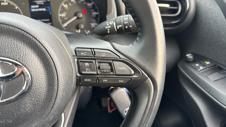 Toyota Yaris 1.5 Hybrid Icon 5dr CVT Hybrid Hatchback